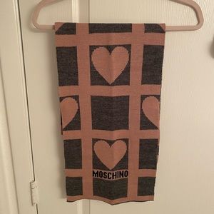 Moschino wool scarf